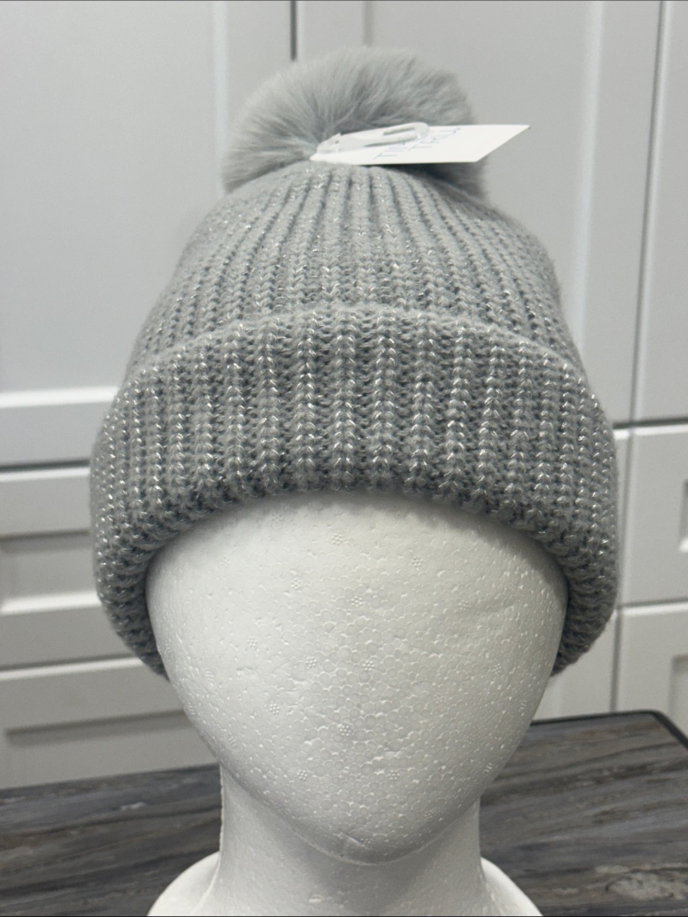 Time and Tru Rib Knit Faux Fur Pom Beanie – One Size | Heather Gray NWT